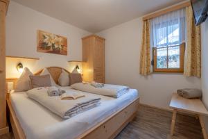 A bed or beds in a room at Appartements Umfahrer