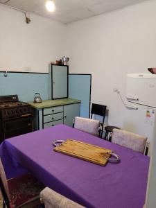 a table with a purple table cloth and scissors on it at Casa departamento Los Nietos in Puerto Quequén