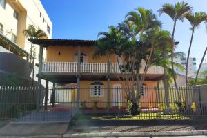 Foto dalla galleria di Casa 5 quartos, ampla, a 100 metros da praia. Amigos e família são bem vindos a essa casa. Venha viver momentos inesquecíveis aqui. a Guarapari