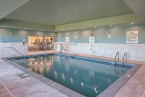 a swimming pool in the middle of a building at Holiday Inn Express & Suites - West Omaha - Elkhorn, an IHG Hotel in Omaha