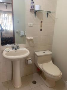 Ένα μπάνιο στο Departamento Los Balcones II +27 φωτογραφίες