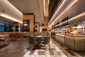 南京长江之舟华邑酒店餐厅或其他用餐的地方