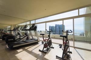 Fitness centrum a/nebo fitness zařízení v ubytování Luxurious Penthouse, breathtaking beach view!!!