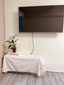 Televízia a/alebo spoločenská miestnosť v ubytovaní 樂室Room