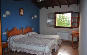 A bed or beds in a room at Casa Rural La Indiana I y II