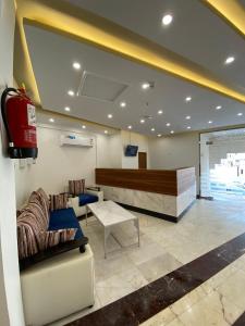 Predvorje ili recepcija u objektu Anwar Al Hudaa Furnished Apartments