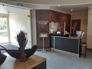 a room with a counter with a bowl on a table at Le Médicis in Roussillon en Isere