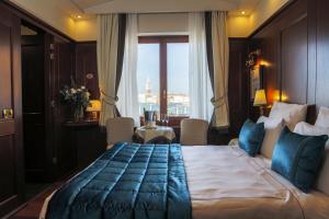 Uma cama ou camas num quarto em Hotel Bucintoro
