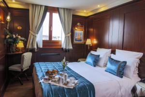 Postel nebo postele na pokoji v ubytování Hotel Bucintoro