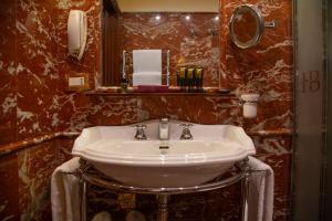 Hotel Bucintoro tesisinde bir banyo