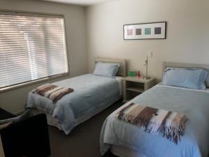 Un pat sau paturi într-o cameră la Nikau’s on Palmer