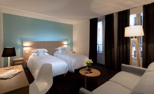 Postel nebo postele na pokoji v ubytování Hotel Mirabeau Eiffel