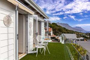 Фотография из галереи Clifton YOLO Spaces - Clifton Sea View Apartments в Кейптауне