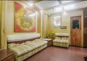 Postel nebo postele na pokoji v ubytování Hotel Subhash- Andheri
