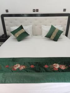 Postel nebo postele na pokoji v ubytování Hotel Al Kabir