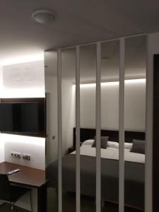A bed or beds in a room at Hotel Olot Centre