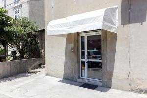 a white awning on the side of a building at Apartment Saulan in Dubrovnik