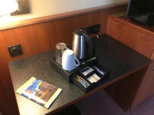 Příslušenství pro přípravu čaje a kávy v ubytování Hotel Pesterwitzer Siegel