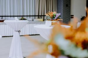 Ein Restaurant oder anderes Speiselokal in der Unterkunft Mercure Kyiv Congress 