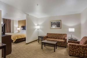 Ένα ή περισσότερα κρεβάτια σε δωμάτιο στο Quality Inn & Suites Meridian - West Boise +30 φωτογραφίες