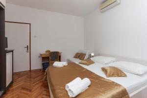 Postel nebo postele na pokoji v ubytování Lapad View Apartments