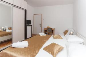 Postel nebo postele na pokoji v ubytování Lapad View Apartments
