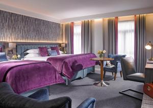 Tempat tidur dalam kamar di Kilkenny Ormonde Hotel