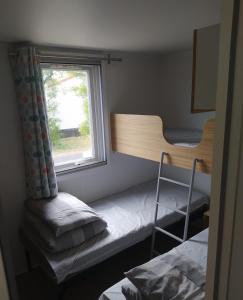 Ένα ή περισσότερα κρεβάτια σε δωμάτιο στο Mobile Homes by KelAir at Camping Sylvamar