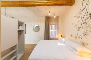 Cama o camas de una habitación en Borgo Cantagallo Casa Olivia 2