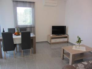 TV a/nebo společenská místnost v ubytování Apartment Tadić