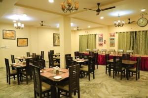 a dining room with tables and chairs in a restaurant at Hotel Sagarmatha in Bīr