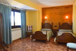 En eller flere senge i et værelse på Hotel Suiza