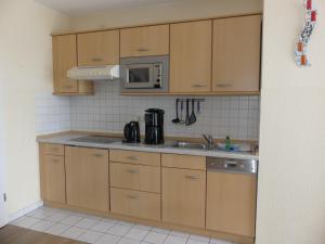 Kuchyň nebo kuchyňský kout v ubytování Apartmenthaus Binzer Sterne Haus 1