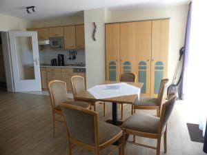 Kuchyň nebo kuchyňský kout v ubytování Apartmenthaus Binzer Sterne Haus 1