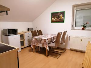 a kitchen with a table and chairs in a room at Haus Sperbermühle in Hannover