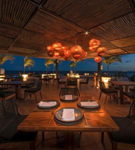 Restaurace v ubytování Mvngata Beach Hotel