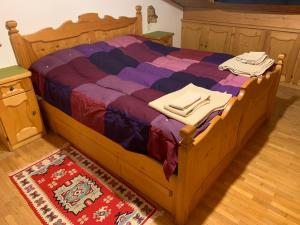 A bed or beds in a room at Attico Vista Tofane Még 37 kép