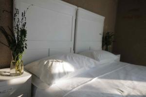A bed or beds in a room at b&b cascina la cinciallegra