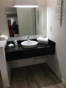 Ванная комната в Sands Motel