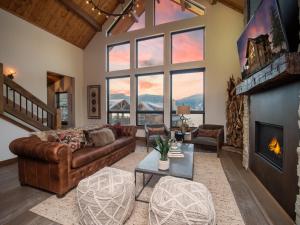 a living room with a couch and a fireplace at Relax in Luxury - Jacuzzi, Indoor/Outdoor Fireplace in Estes Park