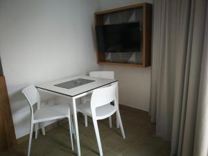Televízia a/alebo spoločenská miestnosť v ubytovaní Apartamentos Corona Playa