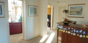 The lobby or reception area at Plumpton House 