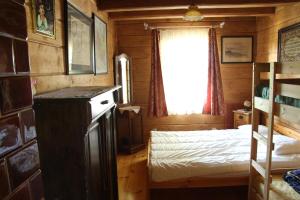 a small bedroom with a bed and a window at Folwark Stare Masiewo TRYBA in Narewka