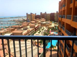 uma vista a partir da varanda de um resort em sea view apartment in Porto Marina em El Alamein