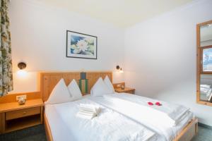 Łóżko lub łóżka w pokoju w obiekcie Fliana Arlberg Studios & Apartments