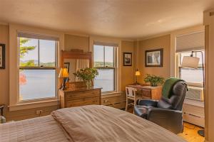 Gallery image of Lake House at Ferry Point in Sanbornton
