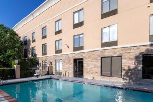 a swimming pool in front of a building at Holiday Inn Express Arlington Interstate 20 Parks Mall by IHG in Arlington