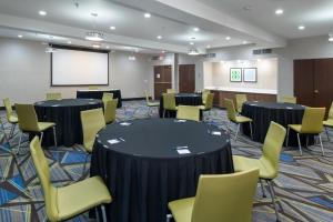 Gallery image of Holiday Inn Express Arlington Interstate 20 Parks Mall, an IHG Hotel in Arlington