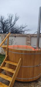 a wooden boat sitting on top of a yard at Pensiunea Luminita in Târgu Jiu