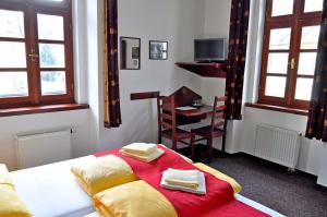 Un pat sau paturi într-o cameră la Hotel St Florian